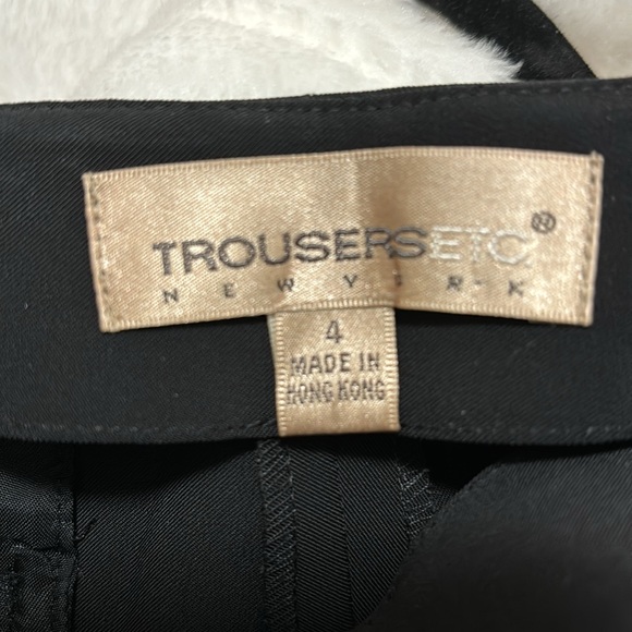 Very nice size 4 black ankle length wide cuff trousers. - Picture 4 of 6